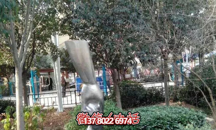 不銹鋼兒童雕塑——讓孩子們在學校里拉大手，拋光小手
