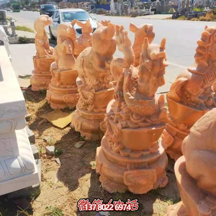 紅晚霞景區，十二生肖雕塑之旅