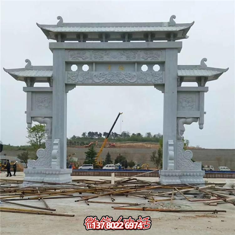 傳統工藝石雕牌坊，點綴鄉村美景