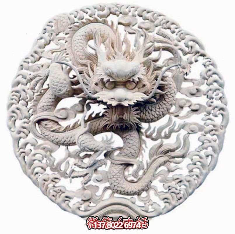 精美龍紋浮雕裝飾大門，點(diǎn)綴祠堂大門口