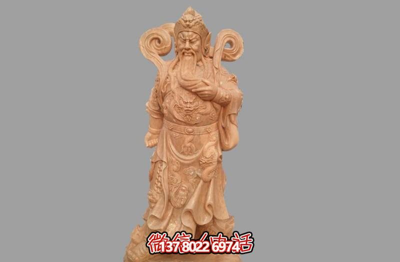 紅日晚霞下的關公雕塑,溫馨庭院里的佛像供奉 紅日晚霞下的關公雕塑,溫馨庭院里的佛像供奉