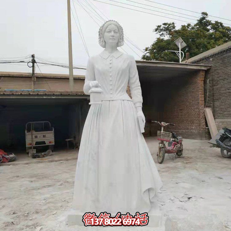 集西方人物精美擺件與漢白玉大理石石雕于一體的戶(hù)外園林景觀(guān)