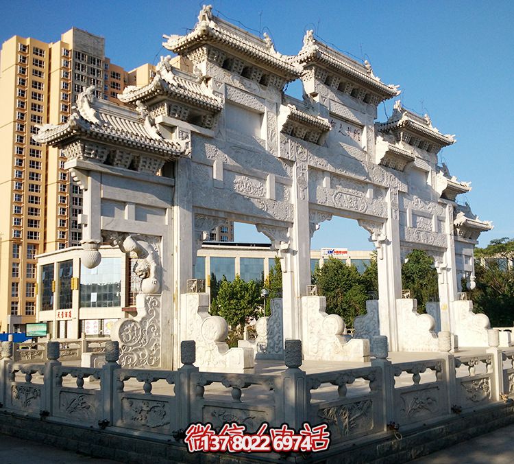 精美石雕牌坊，給城市的小區增添了一抹精致的文化氣息