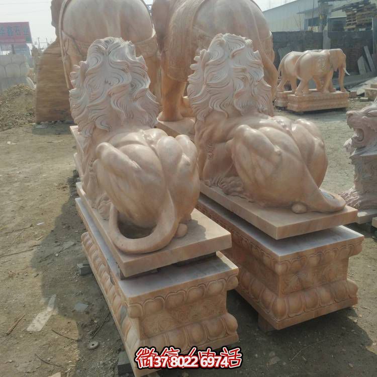 大型西方獅子雕塑，為酒店企業添彩