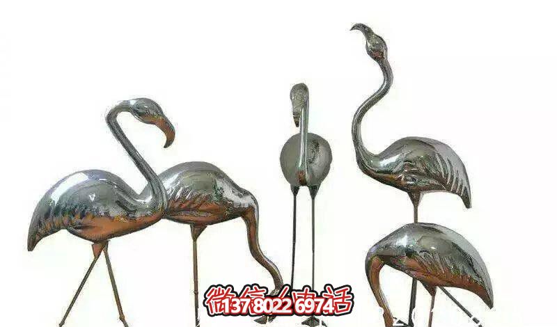 游樂(lè)場(chǎng)擺放一群不銹鋼火烈鳥(niǎo)雕塑 游樂(lè)場(chǎng)擺放一群不銹鋼火烈鳥(niǎo)雕塑